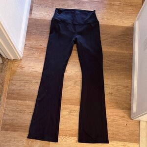 ALO Yoga Black Flare Leggings size L light pilling in crotch